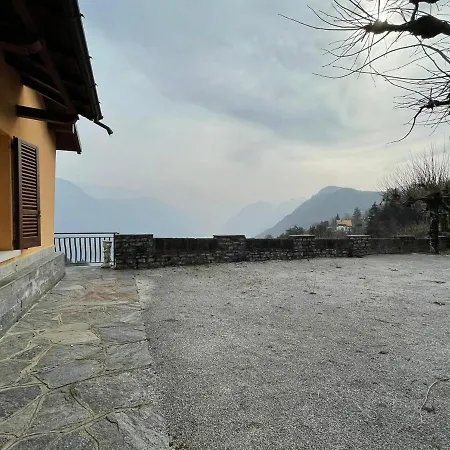 Chalet With Big Private Outside Space And Lake View Hébergement de vacances *