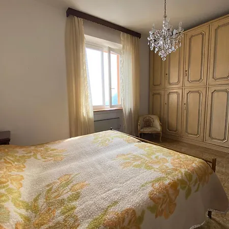 Hébergement de vacances Chalet With Big Private Outside Space And Lake View Civenna