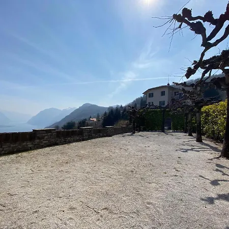 Hébergement de vacances Chalet With Big Private Outside Space And Lake View