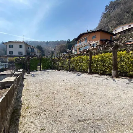 Chalet With Big Private Outside Space And Lake View Hébergement de vacances *