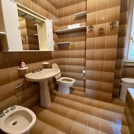 Hébergement de vacances Chalet With Big Private Outside Space And Lake View